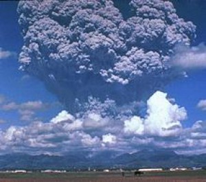 220px-pinatubo_ash_plume_910612.jpg